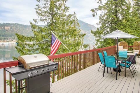 Bayview Vacation Rental | 2BR | 3BA | 3 Steps to Enter | Multi-Level Home