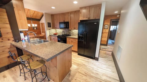 Pole House 10 - Kitchen