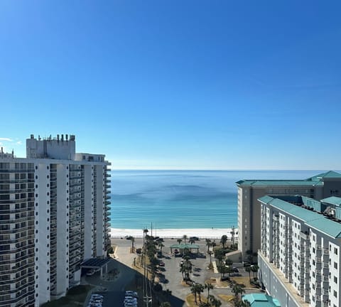 The view from the 16th floor fully embraces the beauty of the Emerald Coast!