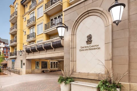 Located in the heart of Vail Village, 2200 sq ft plus balcony, sleeps 8.  
