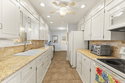 Cook Like You’re Home 👩‍🍳 – Everything You Need in the Kitchen!