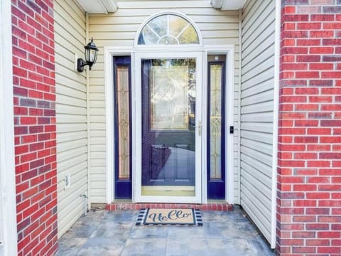 Easy entrance, just one step up