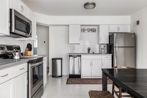 From Monday morning coffee to Saturday night dinners, this kitchen’s got your back.