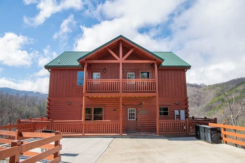 Dream Inn the Smokies' exterior