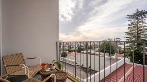 Sip your morning coffee or enjoy a peaceful evening on this charming balcony with cityscape views. A serene corner in the heart of Porto. ☕🌇 #PortoRetreat #BalconyViews #CityEscape