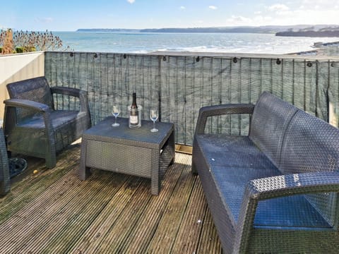 Sitting-out-area | 8 Vista Apartments, Paignton