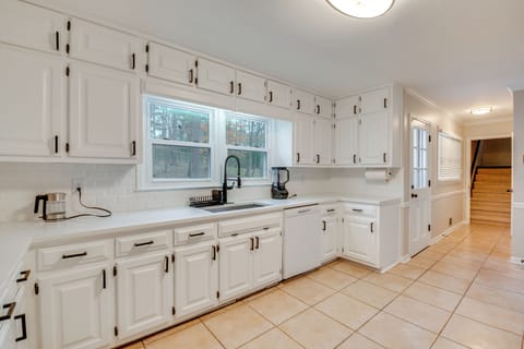 Kitchen | Cooking Basics | Dishwasher | 1st Floor