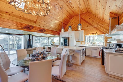 Dining Area & Kitchen | Main Level | Drip Coffee Pot & Keurig | Blender