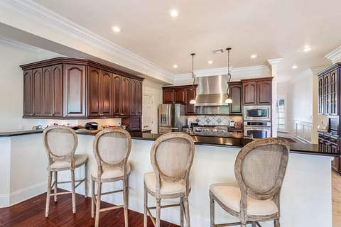 Bar Seating Great for Entertaining and Conversations