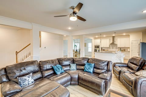 New Market Vacation Rental | 4BR | 4BA | 1 Step Required | 3,300 Sq Ft