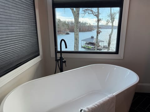 Lake view from freestanding tub!