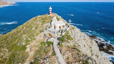 Vista Encantada’s cliffside chapel and lighthouse with sea views.