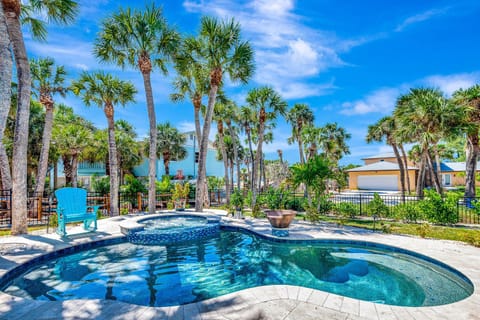 Pool and spa, just big enough to cool off.  Underwater benches in both the pool and spa. Shallow ledge with bubbler for the littles, or just for sunning.