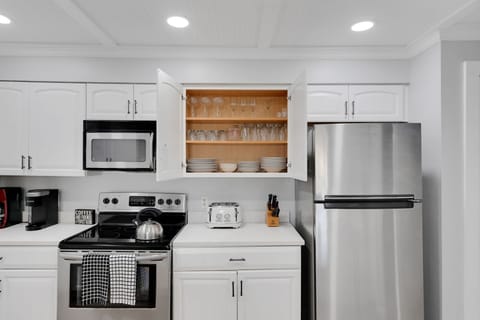 You will quickly forget about your kitchen amenities once you set your sights on our modern cooking appliances.