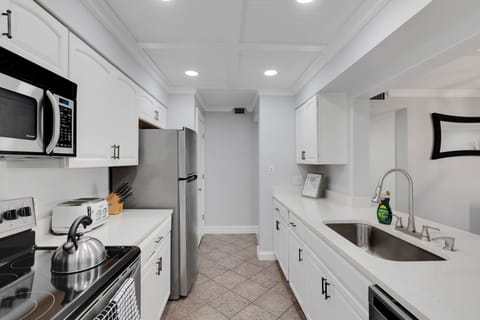 Prepare your favorite meals in the spacious, fully equipped kitchen.