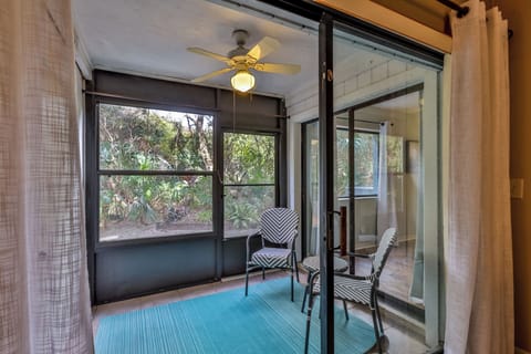 Enclosed Lanai with option to open to screens