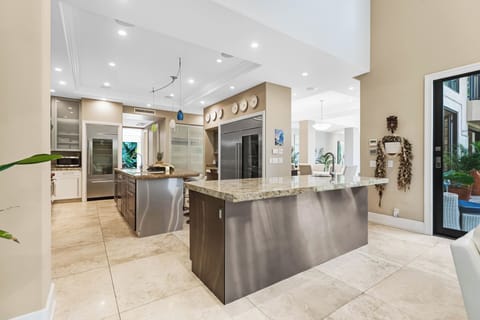 Central island with seating in a modern gourmet kitchen.