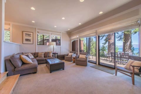 LAKEVIEW LOCATION !