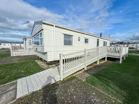 Escape to this 6 berth caravan with decking, located on Manor Park Holiday Park, Hunstanton for a delightful seaside break, perfect for short stays and memorable family holidays.