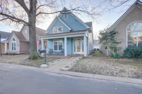 Memphis Vacation Rental | 3BR | 2.5BA | 2 Small Steps to Enter | 1,580 Sq Ft