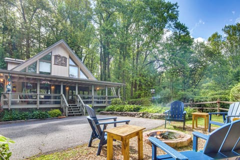 Maggie Valley Vacation Rental | 3BR | 2.5BA | 1,562 Sq Ft | Stairs Required