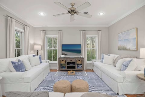 Living room: Smart TV, patio access