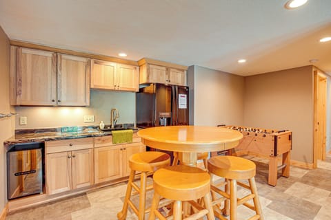 Kitchen | Basement | Dining Table | Dishware/Flatware