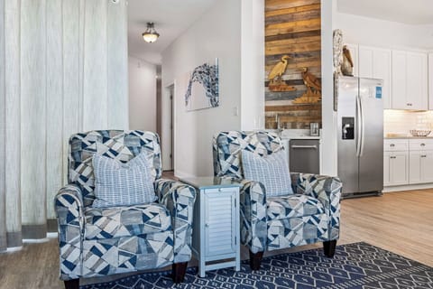 Living Area - Floor 2