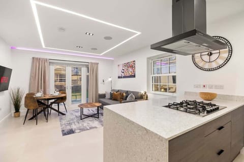 Whether you’re entertaining guests or unwinding with a book, this space effortlessly blends style and warmth, creating an atmosphere of sophistication and serenity.