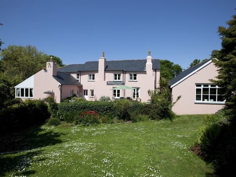 Front sprawling garden