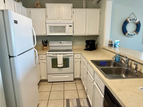 Fully stocked kitchen with a Keurig coffee and drip pot. Please bring K cups.