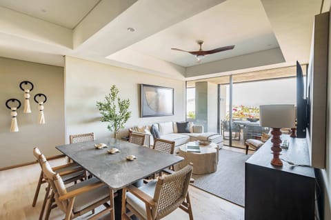 Sala de estar con vista a la terraza privada 