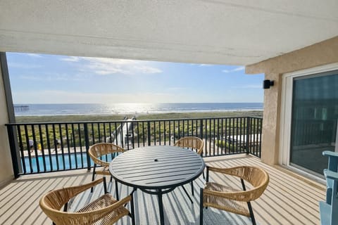 Oceanfront & Poolside Balcony