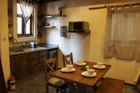 Kitchen or kitchenette,Dining area