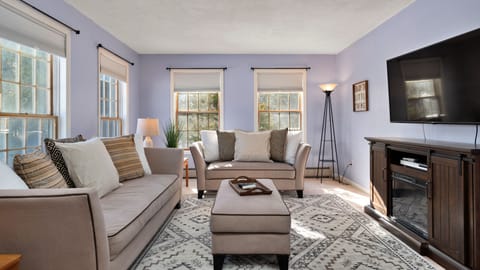 Living Room - Smart TV and Cable