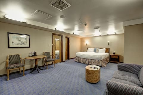 Spread out comfortably in a spacious room made for unwinding.