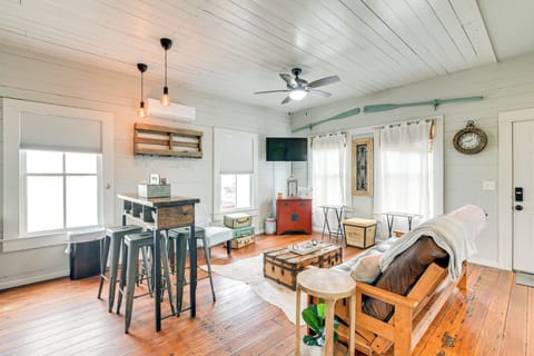 Galveston Vacation Rental | 2BR | 1BA | 1,000 Sq Ft | 5 Steps Required