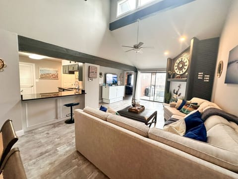 The airy design makes it the perfect place to relax and enjoy your stay by the lake.