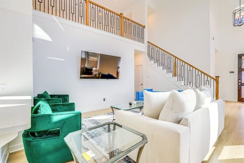 Katy Vacation Rental | 2BR | 2BA | 1 Step to Enter | 2,700 Sq Ft