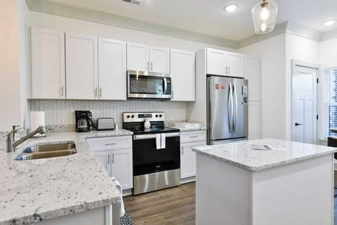 “Excellent, all flawless, very comfortable beds. We loved it. Nash allowed us early check in.” - Carlos Luis ’23