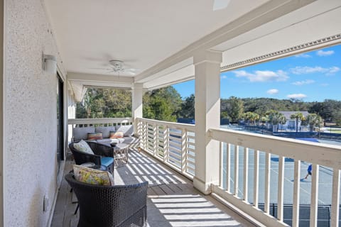 Private Balcony- Tennis View