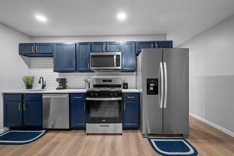 Feast your eyes, then feast with friends here!