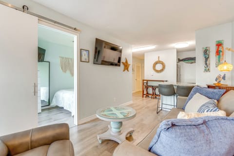 Destin Vacation Rental | 1BR | 1BA | 470 Sq Ft | Stairs Required