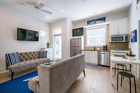 1st FL Living, Kitchen