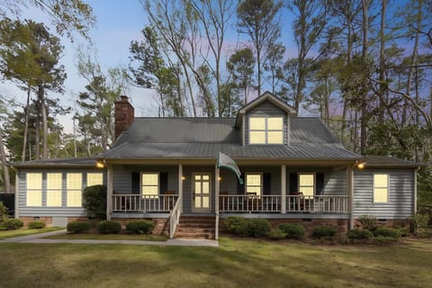 Exterior photo of the bigger house. Discover the charm of this home, surrounded by a spacious green yard—perfect for outdoor relaxation and activities!