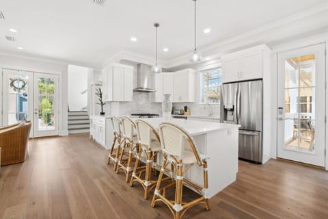 Kitchen with Breakfast Bar