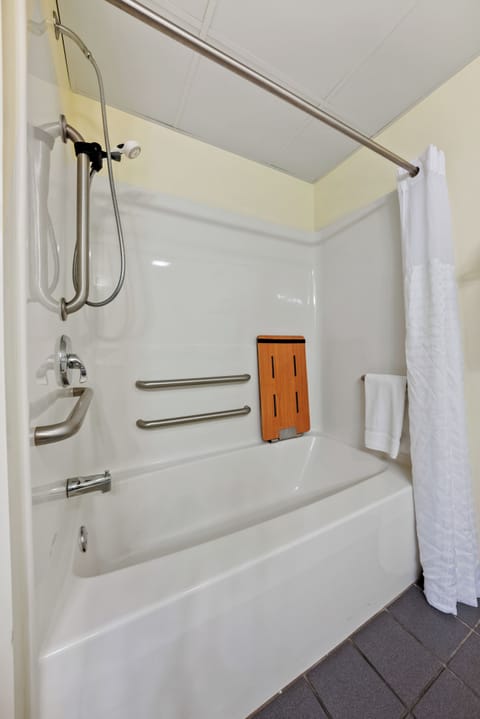 Accessible 2 Queen Guest Room