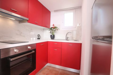 Fully equipped Kitchen space