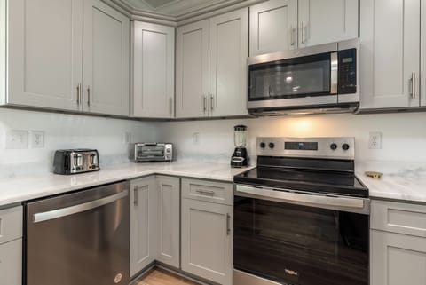 005 Beautiful Cs Fully Equpped Kitchen