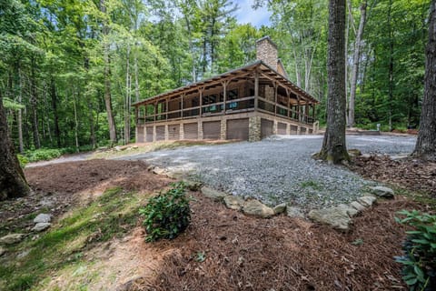 Close walk to town but so secluded you feel very private space.